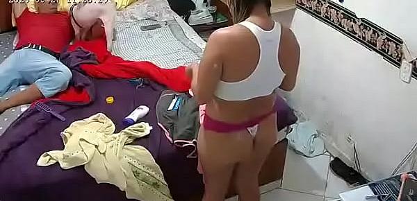  Paty Bumbum sai do banho e passa hidratante nesta bunda maravilhosa que vale 1 milhão de dolares